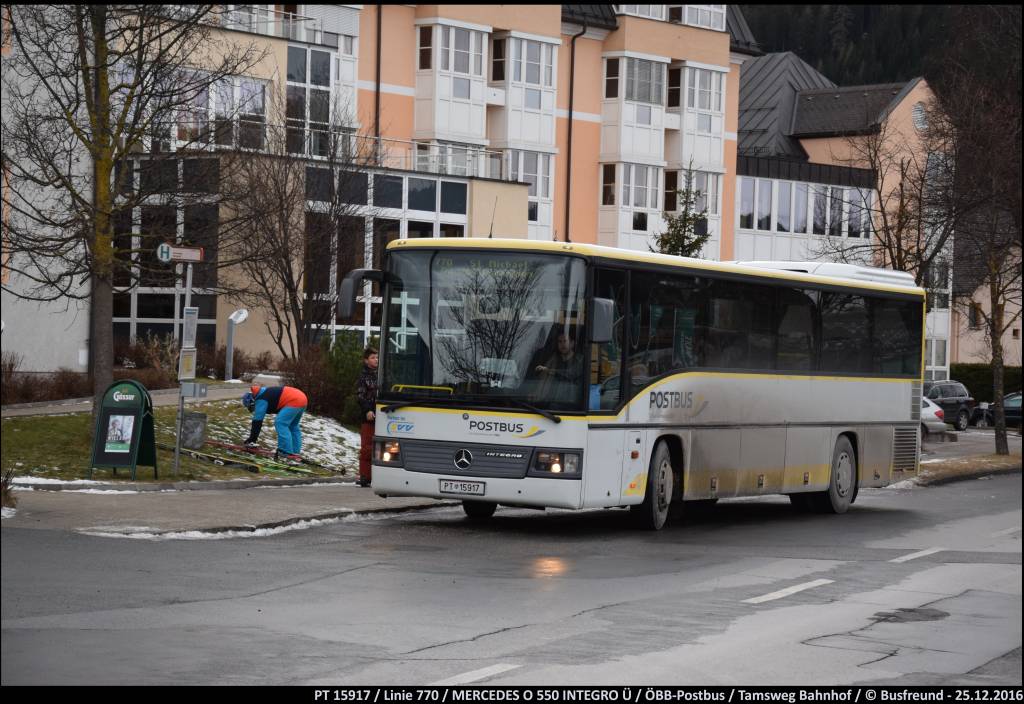 Ein MERCEDES O 550 INTEGRO Ü unterwegs in Tamsweg Richtung St. Michael im Lungau.