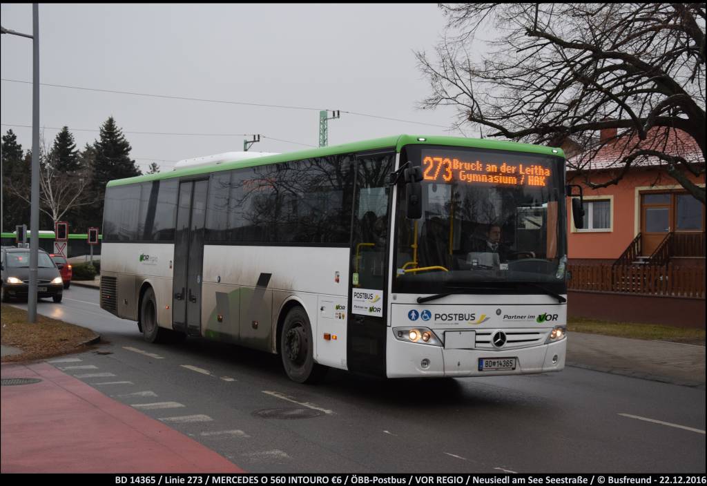 Ein MERCEDES O 560 INTOURO €6 im VOR REGIO Design unterwegs auf der Linie 273 in Neusiedl am See.