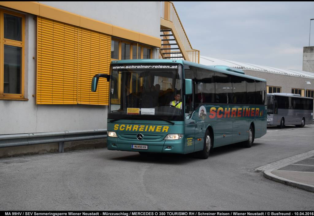 Ein MERCEDES TOURISMO RH von Schreiner Reisen