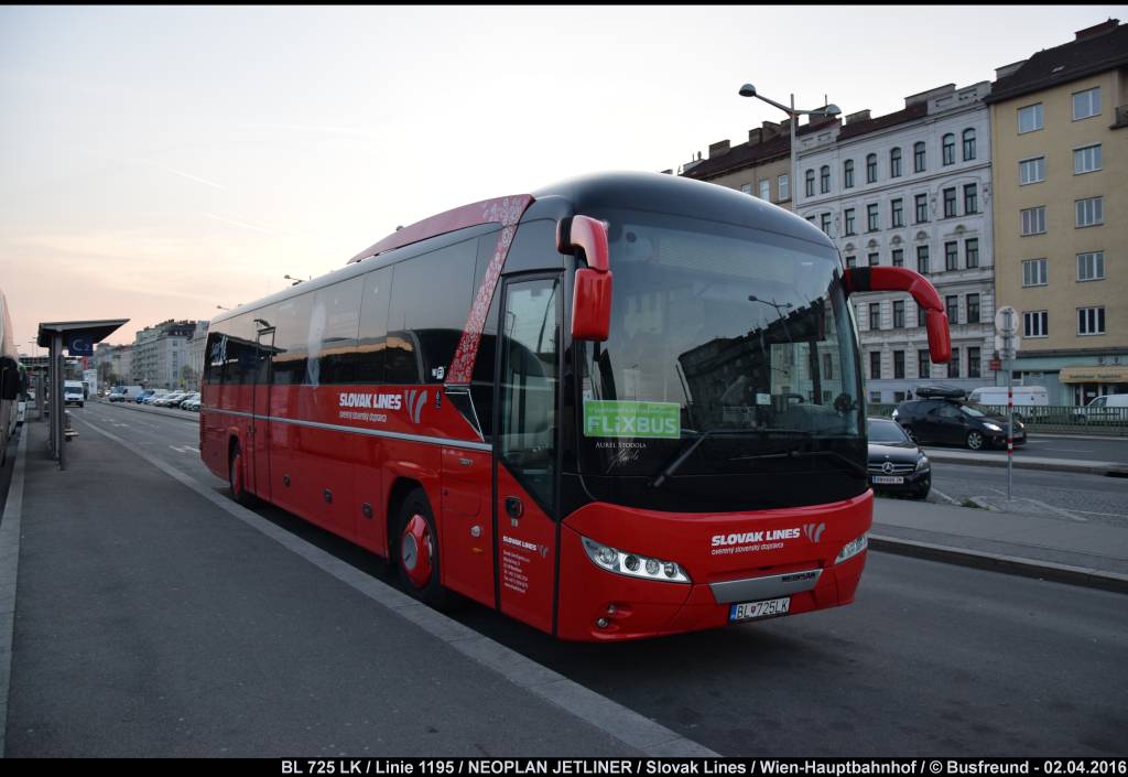 Ein NEOPLAN JETLINER der Fa. Slovak Lines unterwegs auf der Linie Wien-Bratislava.