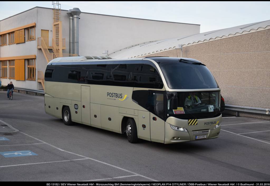 Ein NEOPLAN P14 CITYLINER vom Postbus unterwegs als Schienenersatzverkehr.