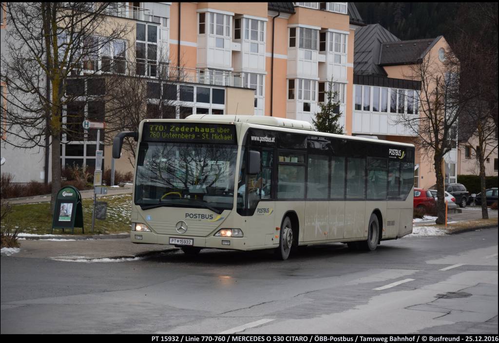 Ein neulackierter MERCEDES O 530 CITARO wartet auf die Abfahrt am Bahnhof Tamsweg.