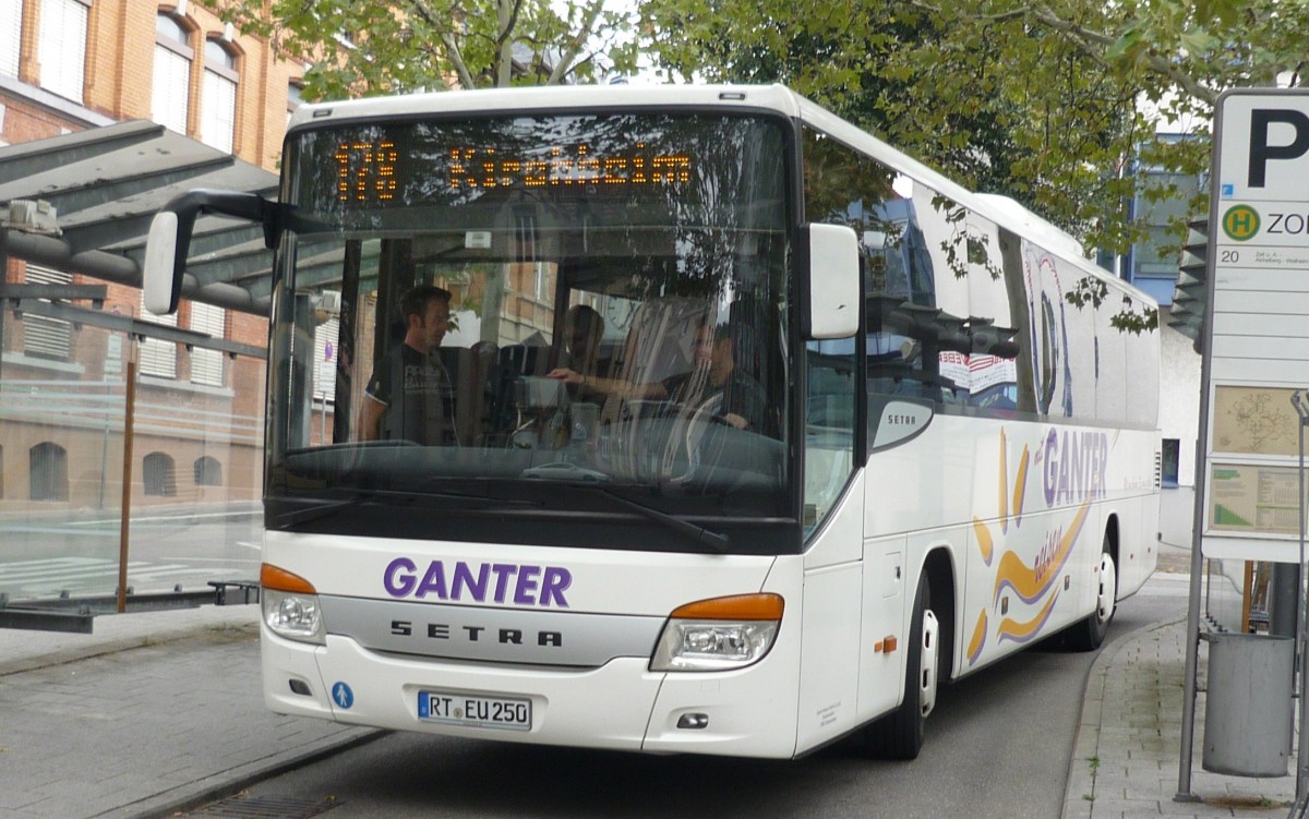 Ein Setra S 415 UL der Fa. Ganter am ZOB in Gppingen.