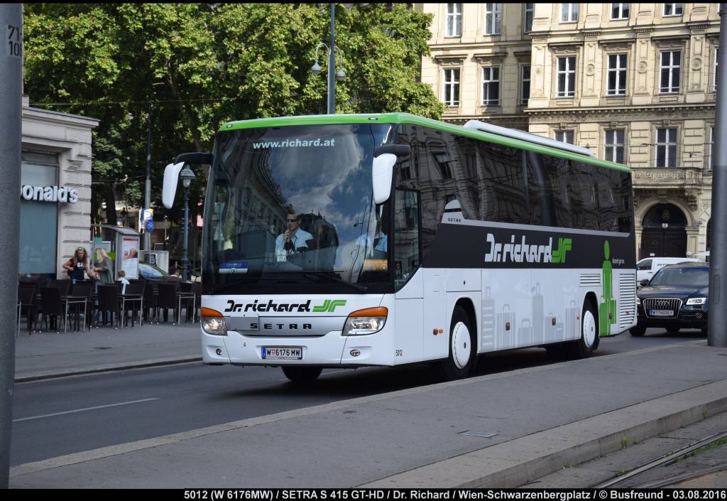 Ein SETRA S 415GT-HD von Dr. Richard (Wien) unterwegs in der Wiener Innenstadt im neuen Farbkleid.