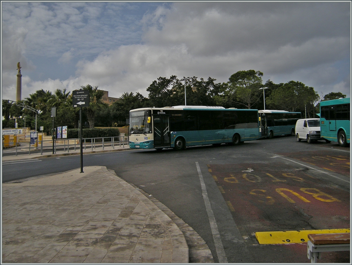 Ein stndiges Kommen und Gehen auf dem Busbahnhof von Valletta. 
28. Sept. 2013