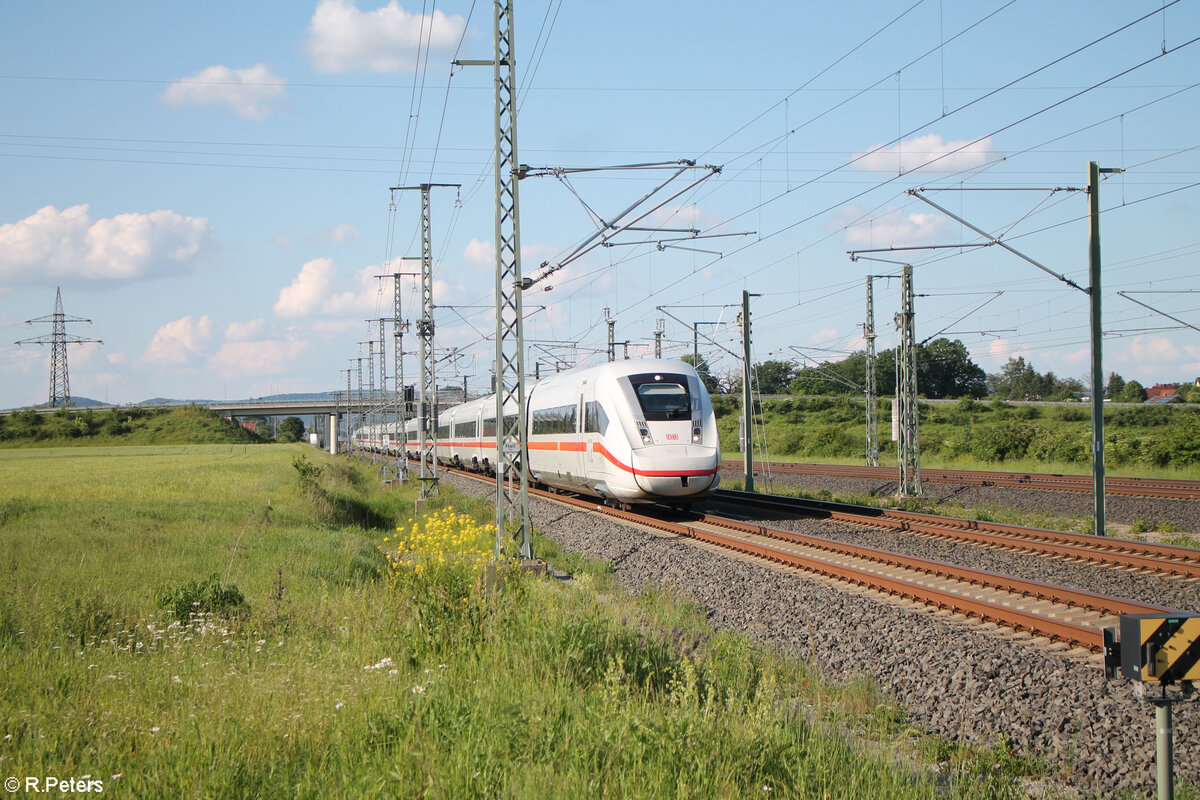 Ein unbekannter 812er als ICE1111 Berlin - M�nchen bei Ebensfeld. 20.05.24