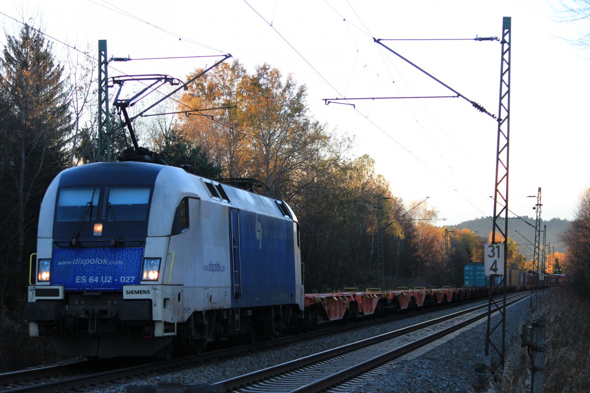 ES 64 U2-027 war am 2. November 2012 in Richtung Salzburg unterwegs. Aufgenommen kurz nach Bernau am Chiemsee.