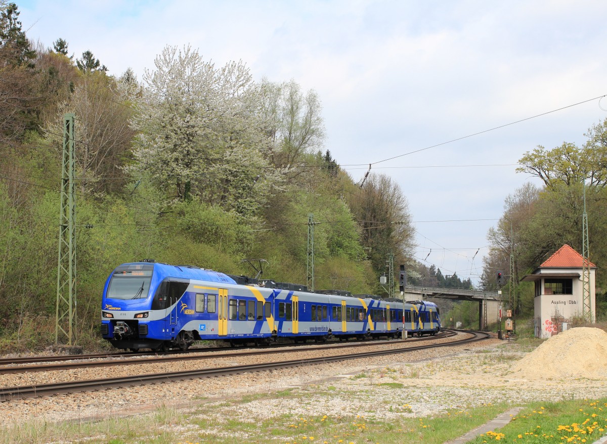 ET 310 aus M�nchen kommend am 14. April 2014 im Bahnhof von Assling.