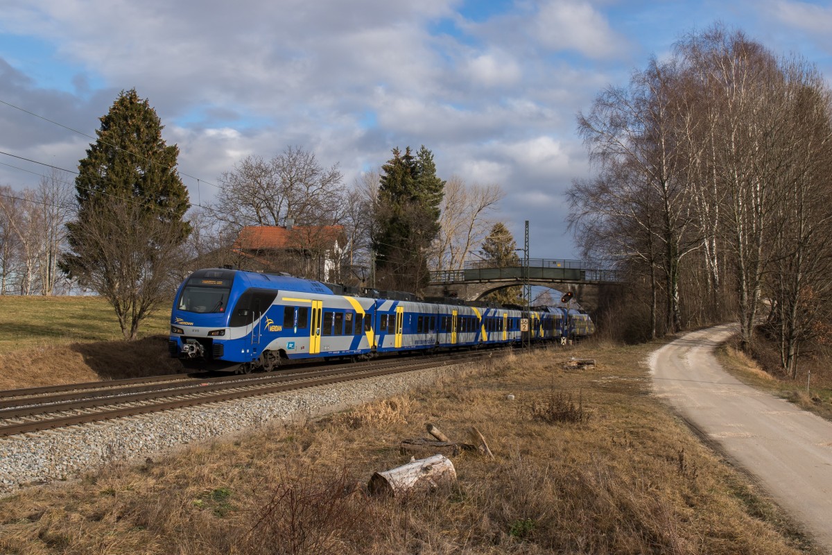 ET 313 auf dem Weg von Salzburg nach M�nchen. Aufgenommen 6. Januar 2016 bei �bersee am Chiemsee.