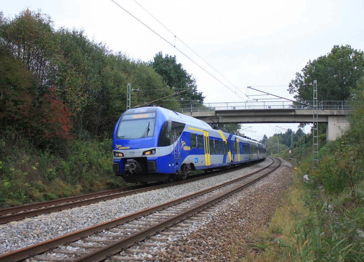 ET 317 aus Salzburg kommend am 5. Oktober 2014 zwischen Bergen und �bersee.