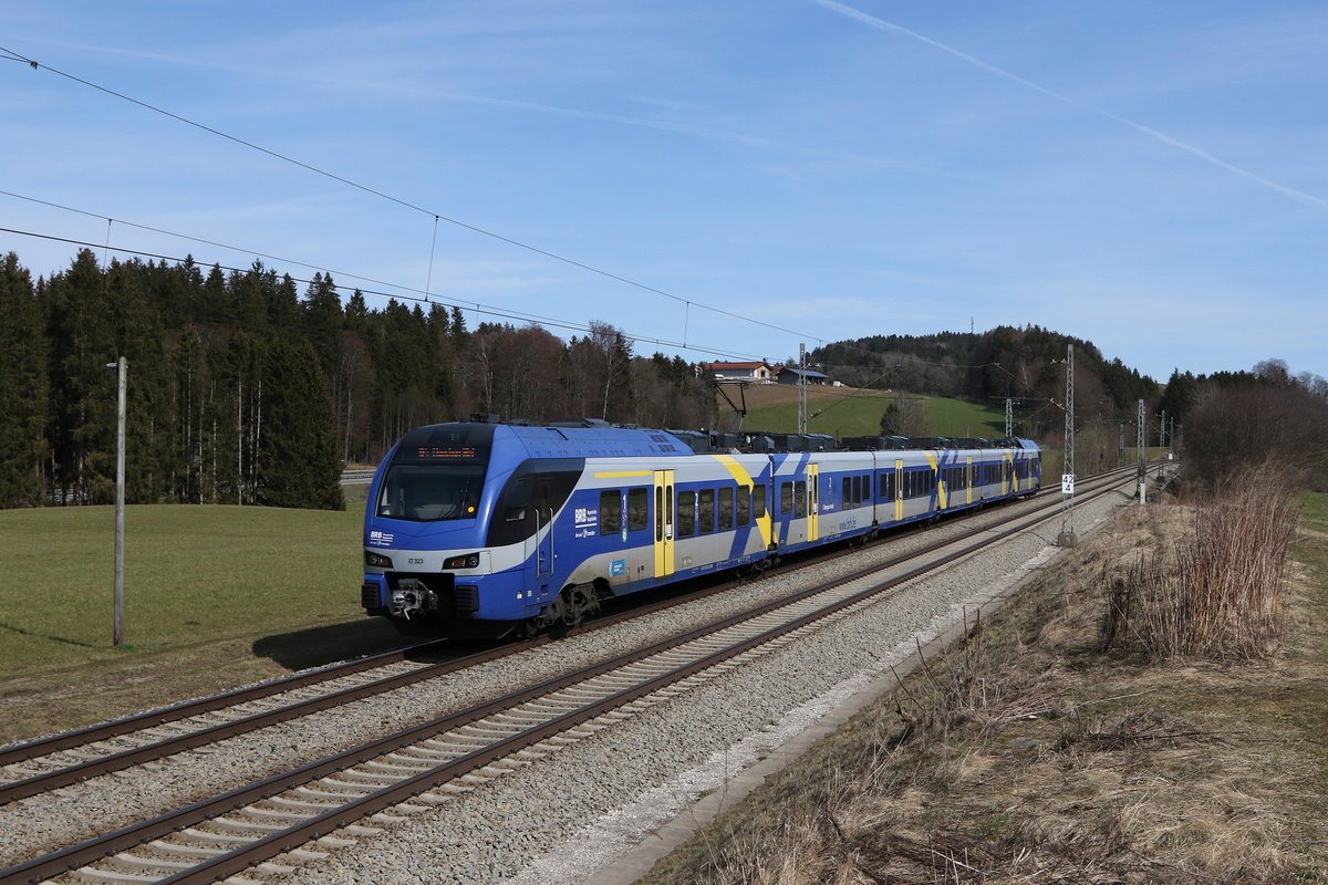 ET 323 auf dem Weg nach M�nchen am 13. M�rz 2021 bei Grabenst�tt im Chiemgau.