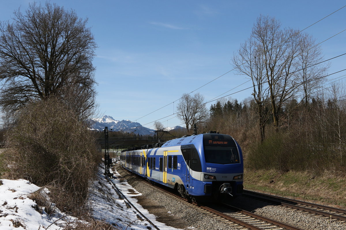 ET 326 am 9. April 2021 bei Grabenst�tt im Chiemgau.