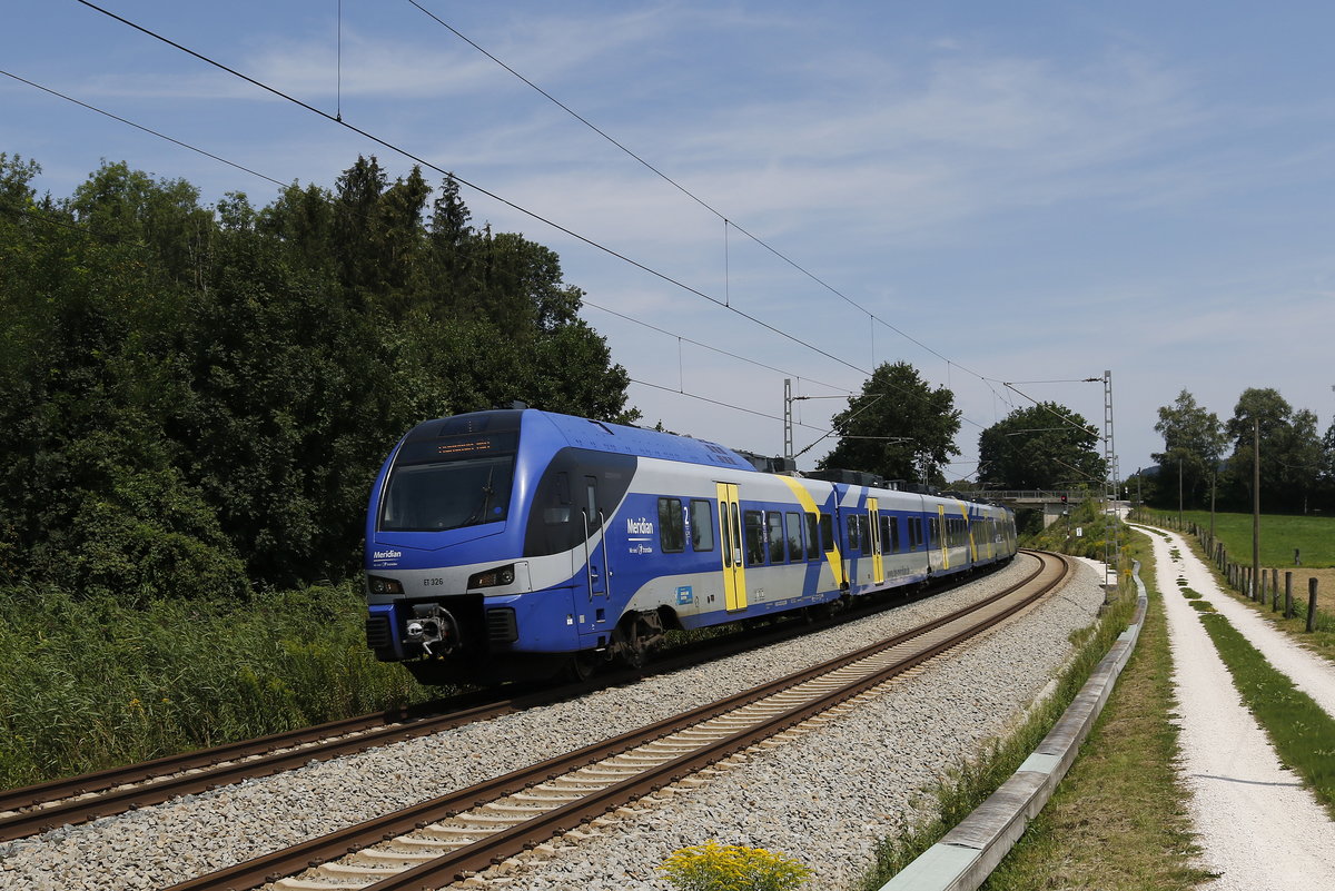 ET 326 aus Salzburg kommend am 29. Juli 2018 bei Grabenst�tt.
