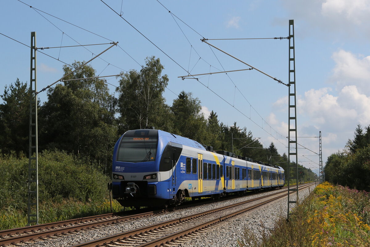 ET 327 auf dem Weg nach M�nchen am 1. September 2021 kurz vor Bernau am Chiemsee.