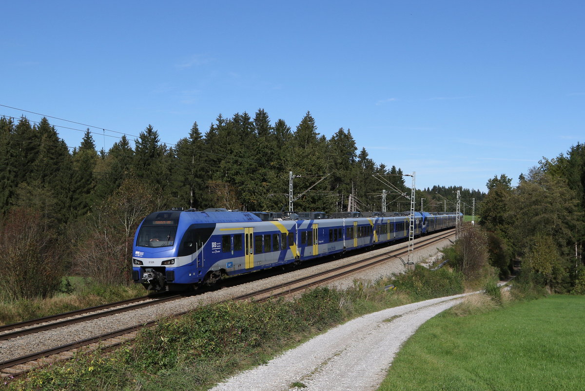 ET 328 aus Salzburg kommend am 8. Oktober 2020 bei Grabenst�tt.
