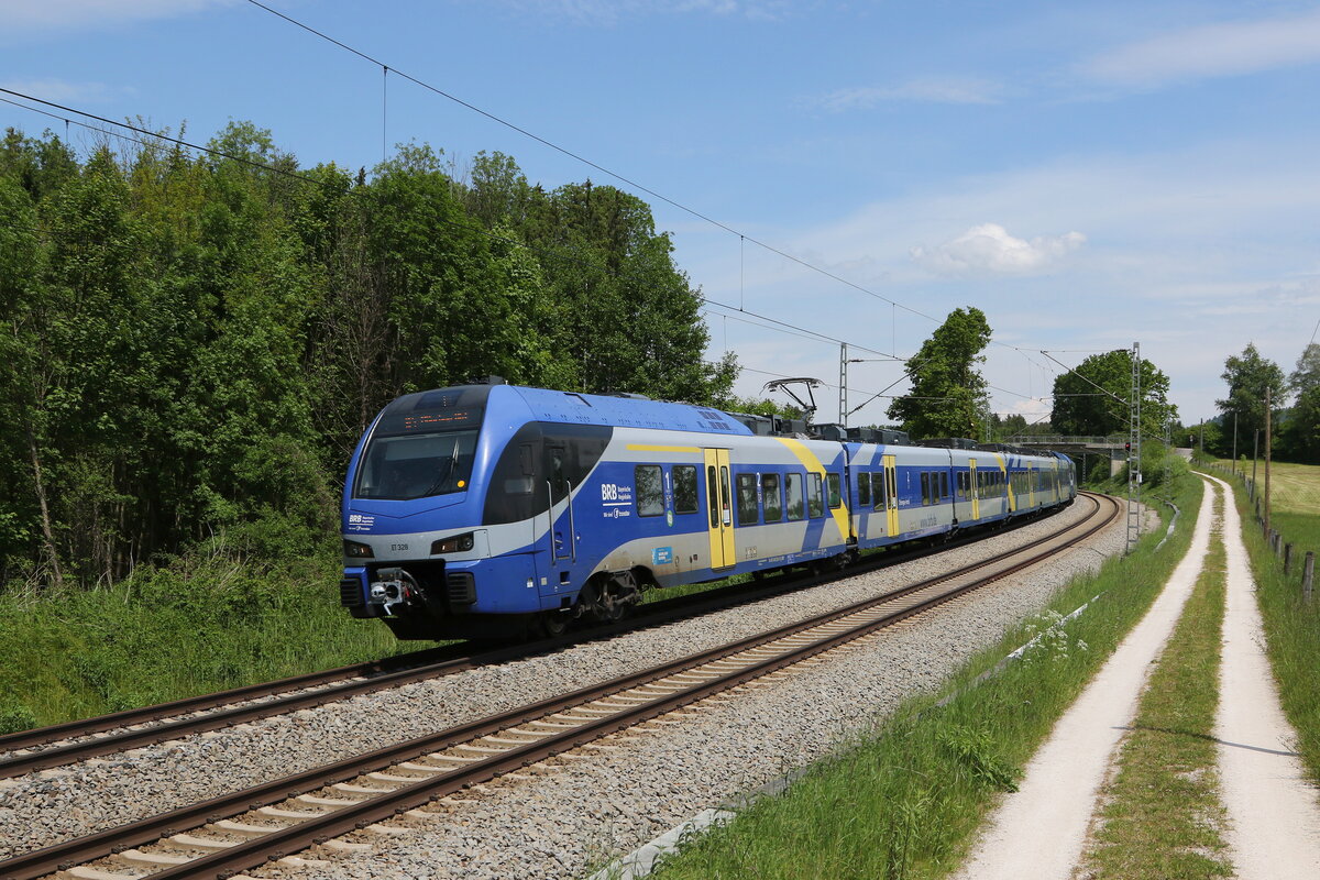 ET 328 war am 2. Juni 2021 bei Grabenst�tt in Richtung Rosenheim unterwegs.