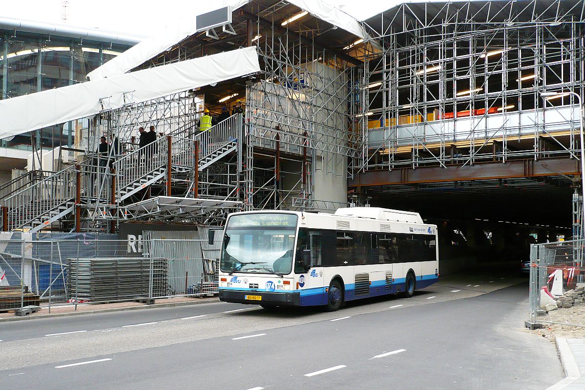 GVU Bus 4074 Van Hool A300\DAF LPG Baujahr 1998. Stationsplein Utrecht 09-10-2013.