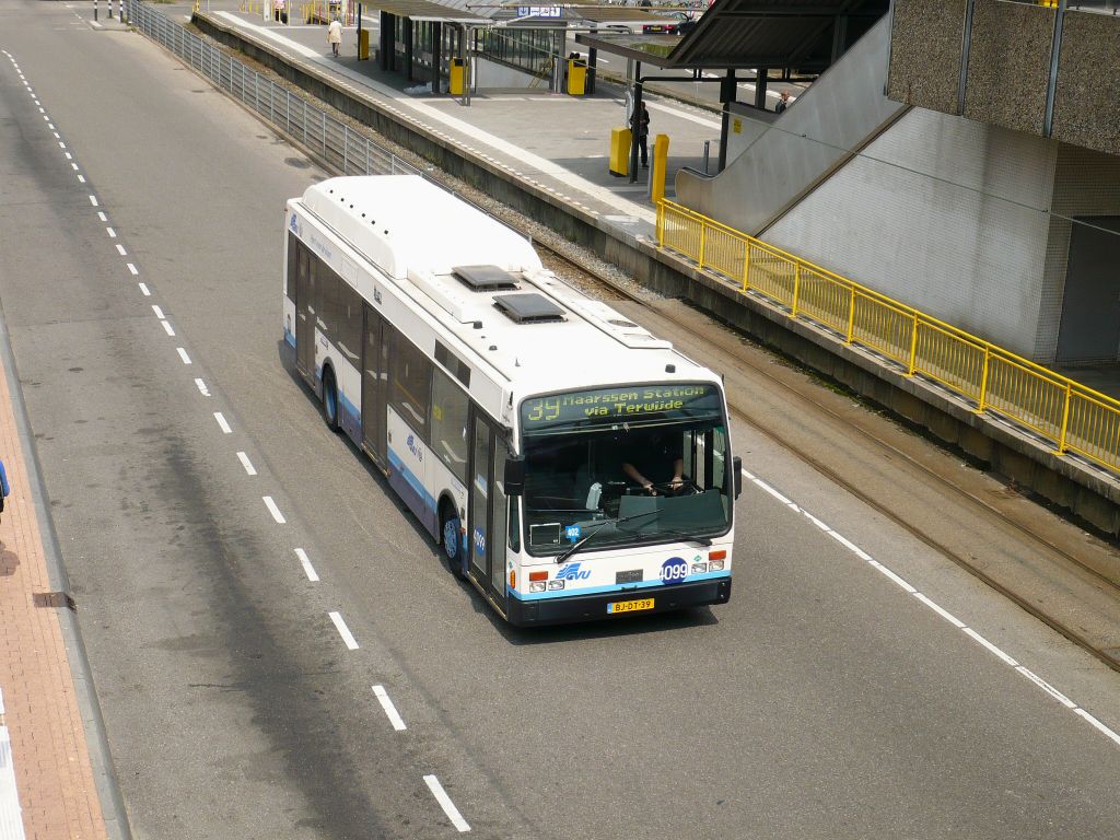 GVU Bus 4099 Van Hool A300\DAF LPG Baujahr 2000. Stationsplein Utrecht 08-08-2012.