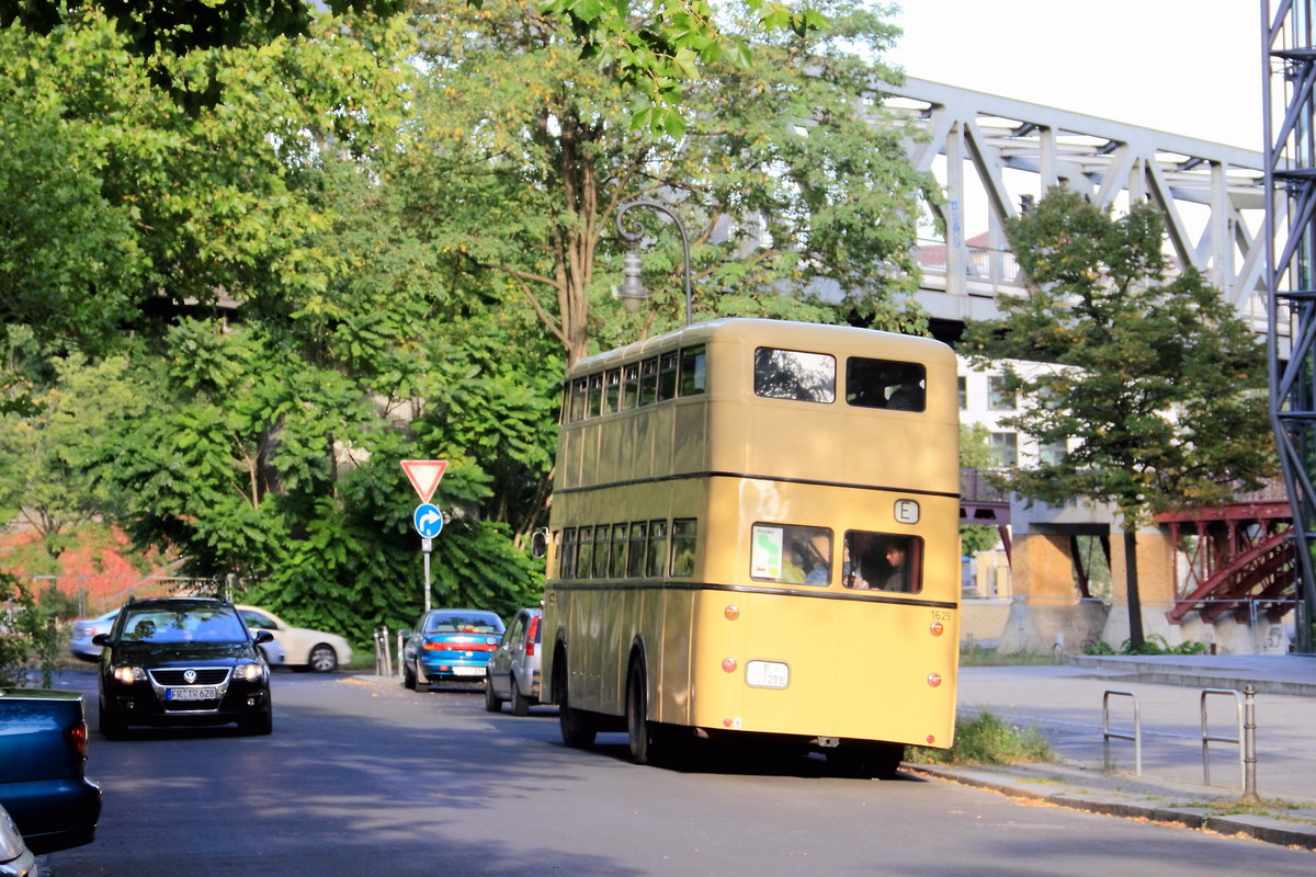 Heckpartie Büssing D2U Traditionsbus in der Trebbiner Str. (Deutschen Technikmuseum) am 30. September 2012.