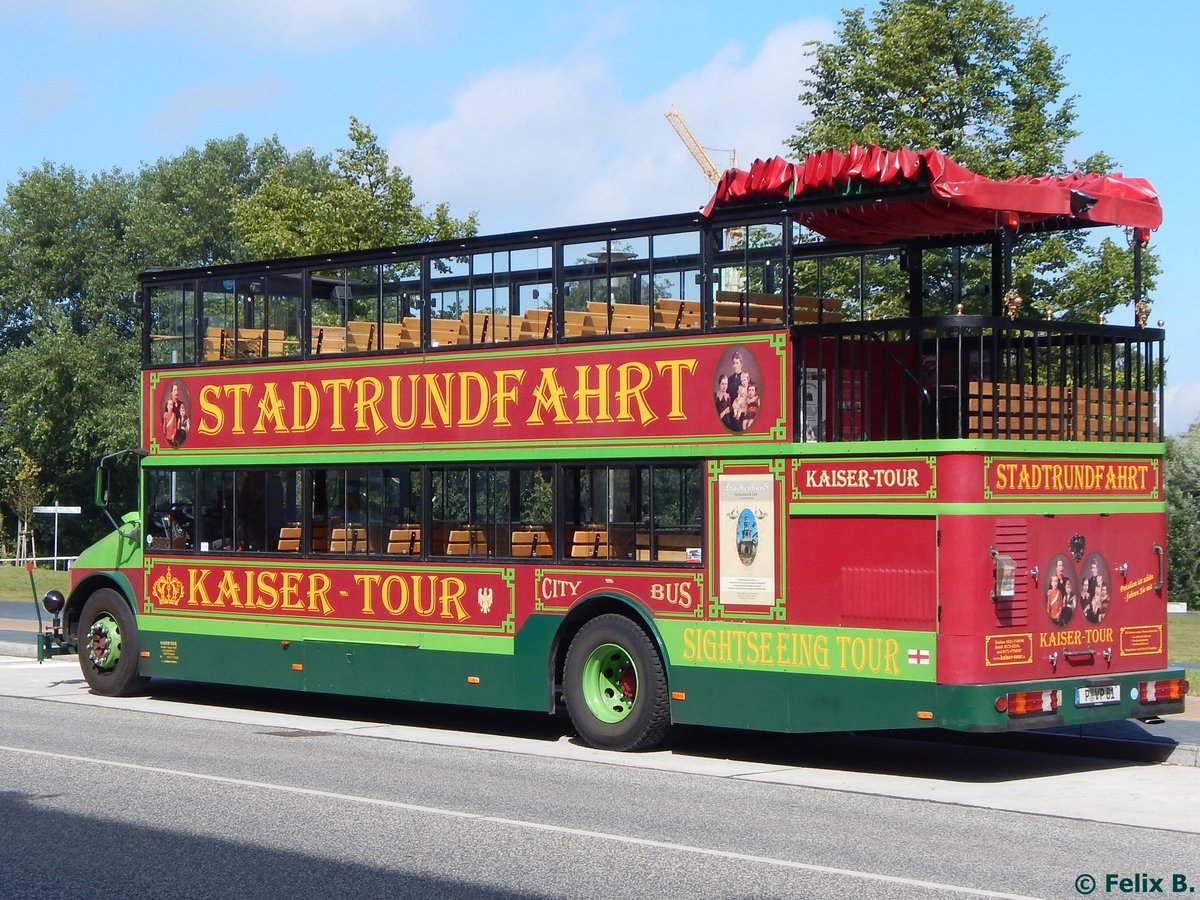  Historischer  Doppeldecker von Kaiser-Tour aus Deutschland in Potsdam.