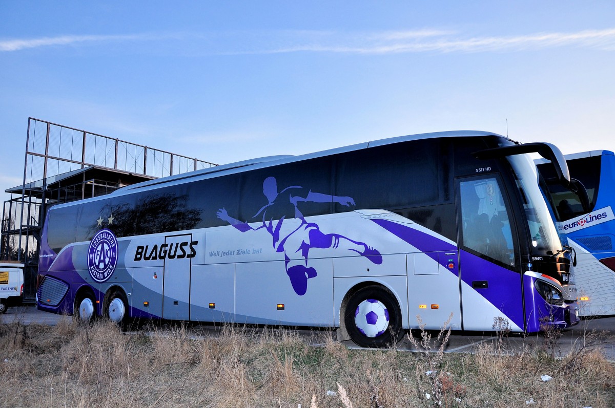 Im Vordergrund der SETRA 517 HD von BLAGUSS Reisen aus Wien,Mannschaftsbus des FC Austria Wien,Krems,11.3.2014. Liebe Gre an den Fahrer und Dank fr Fotogenehmigung.