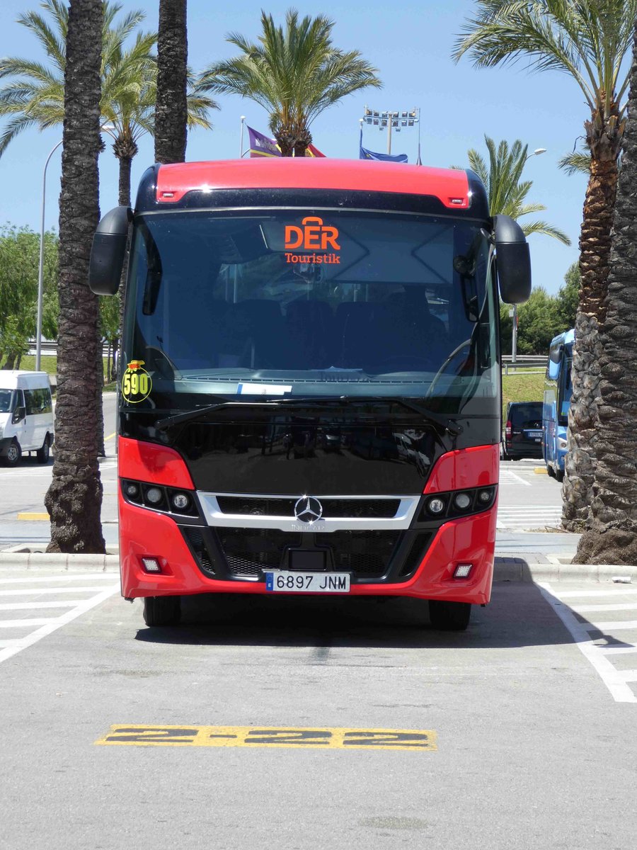 Indcar auf MB-Basis steht am Airport Palma /Mallorca im Juni 2016