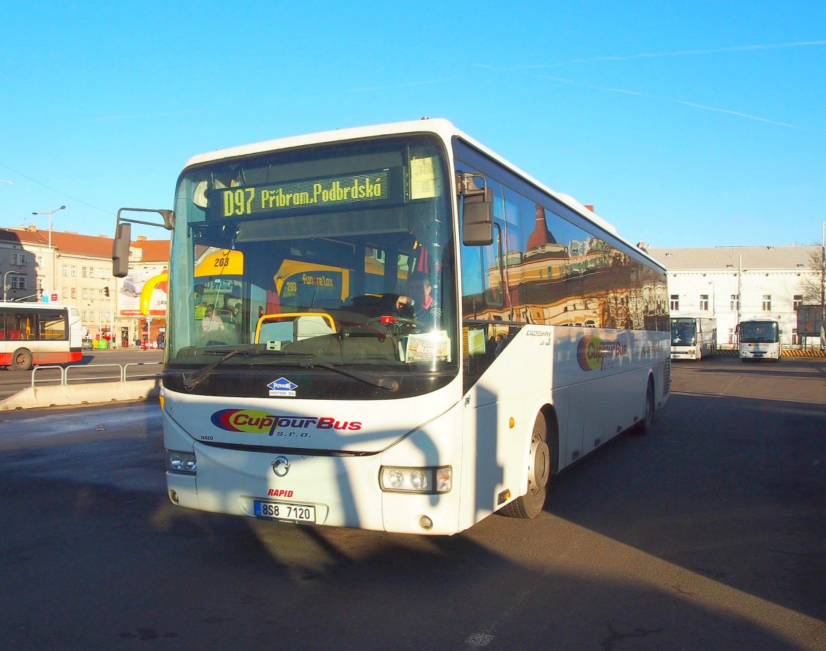 Irisbus Crossway 12.8M von Cup Tour bus in Prag Smichov  Na Knizeci  am 27.12.2013.