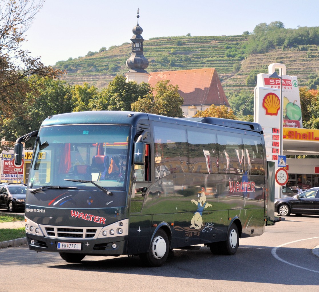 ISUZU  Harmony  Kleinbus von WALTER Reisen aus sterreich im September 2013 in Krems unterwegs.