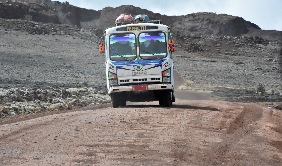 ISUZU Midibus in thiopien auf ca 3.900 Meter Seehhe im Senettie Plateau 03/2019 gesehen.