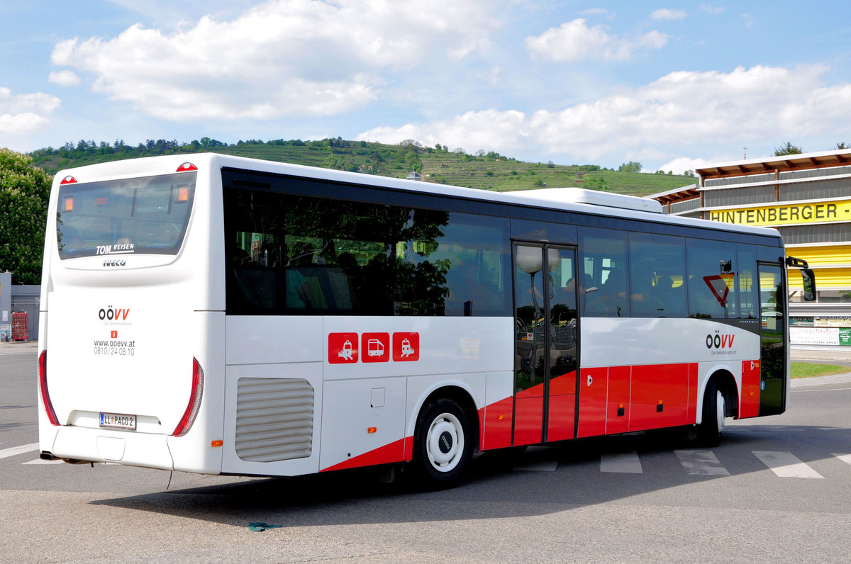 Iveco Crossway vom OVV - Tom Reisen aus sterreich in Krems gesehen.