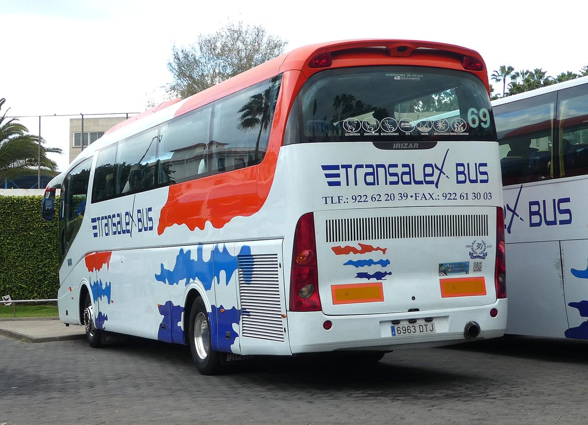 Iveco-Irisbus Irizar von TRANSALEX-BUS steht beim Loro Parque/Teneriffa, 01-2019