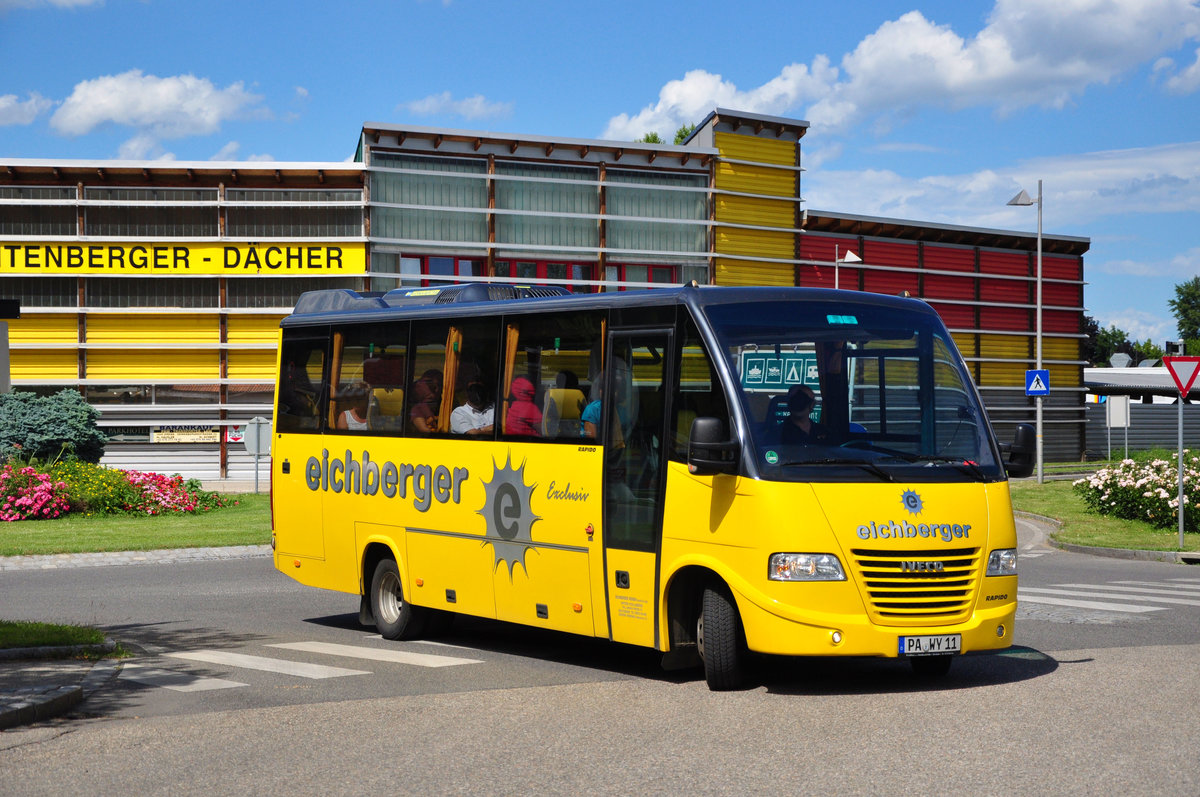 IVECO Rapido Daily 3,0 von Eichberger Reisen aus der BRD in Krems gesehen.