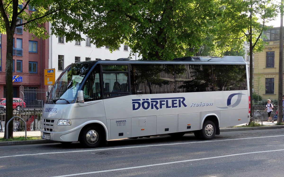 IVECO RAPIDO Kleinbus von DRFLER Reisen / BRD Ende April 2014 in der Nhe vom Zentrum in Leipzig gesehen. 