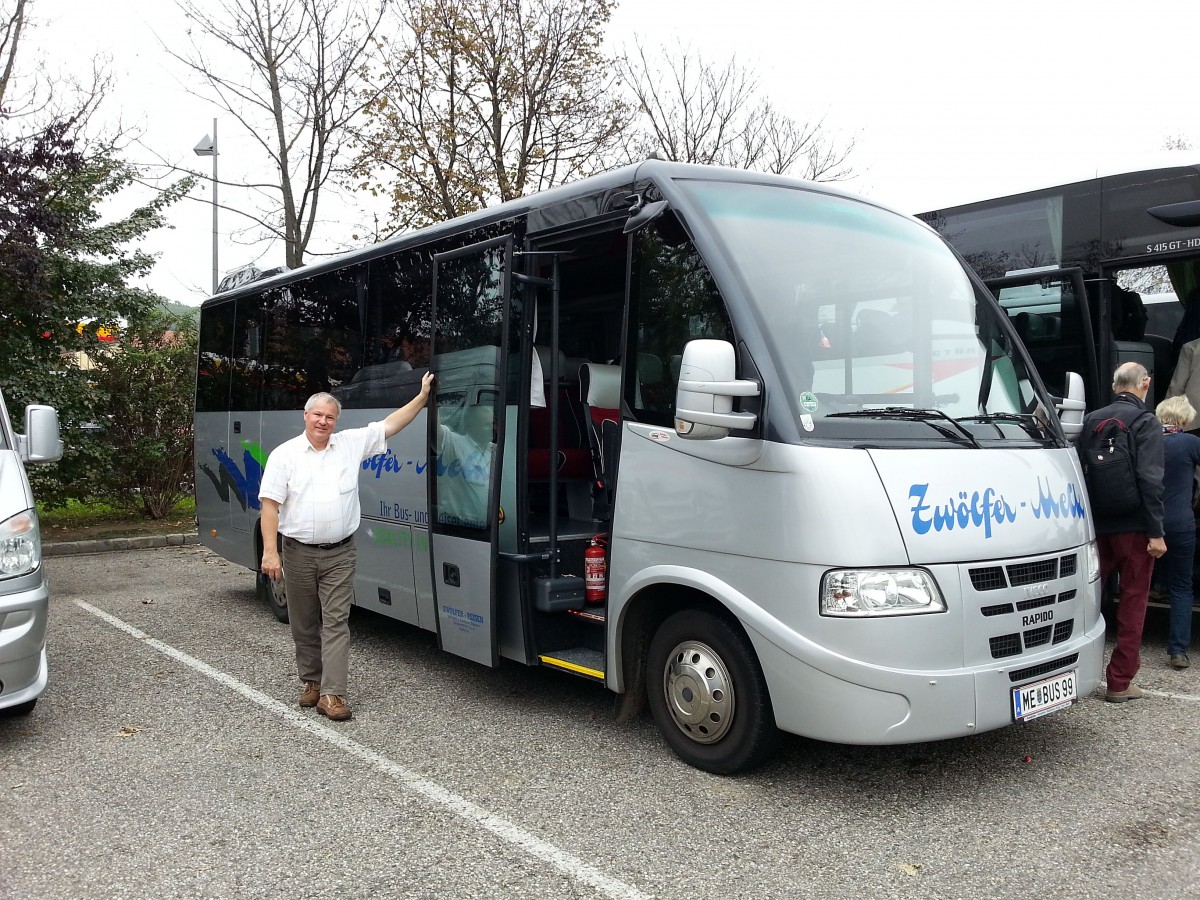 IVECO Rapido von Zwlfer Reisen aus Melk/Niedersterreich am 10.10.2014 in Krems.Gru an den Fahrer!