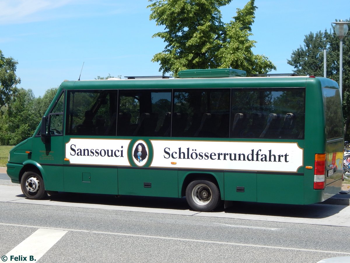 Iveco von Schlösserrundfahrten Tour  Alter Fritz  aus Deutschland in Potsdam. 