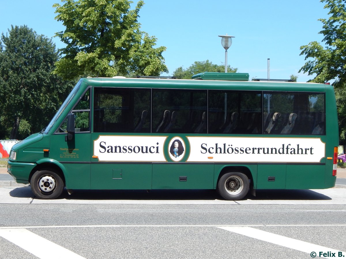 Iveco von Schlösserrundfahrten Tour  Alter Fritz  aus Deutschland in Potsdam. 