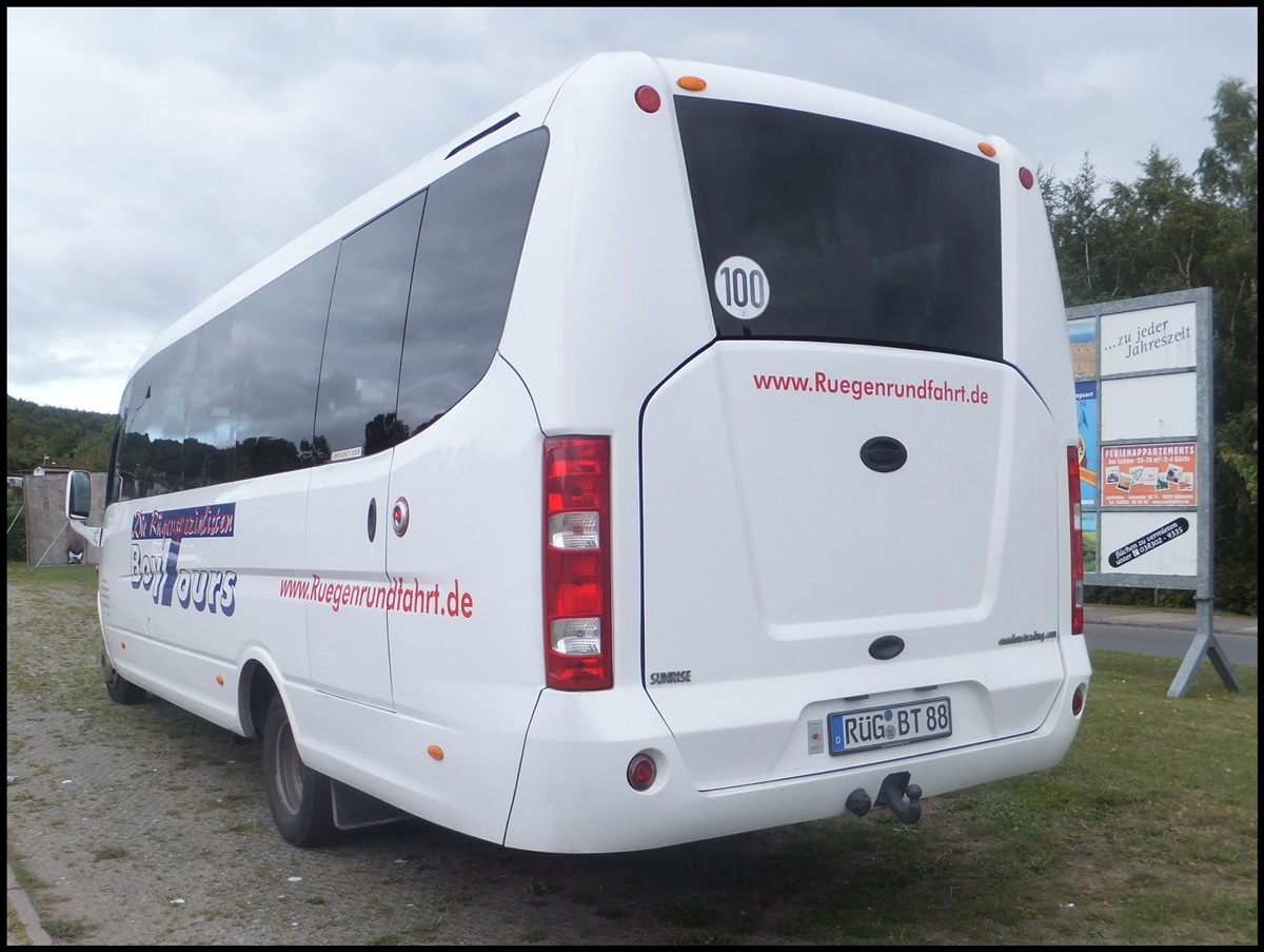 Iveco Sunrise von BoyTours aus Deutschland in Sassnitz.