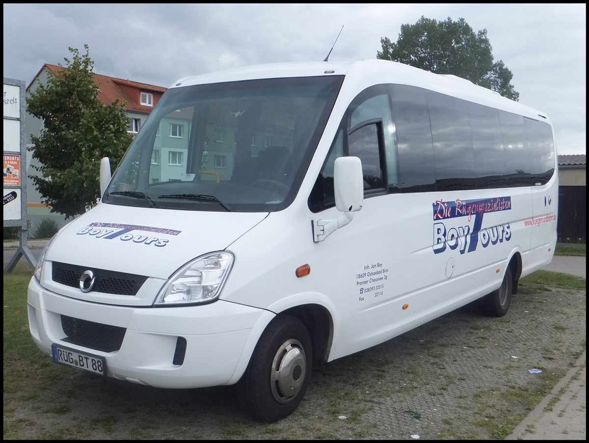 Iveco Sunrise von BoyTours aus Deutschland in Sassnitz.