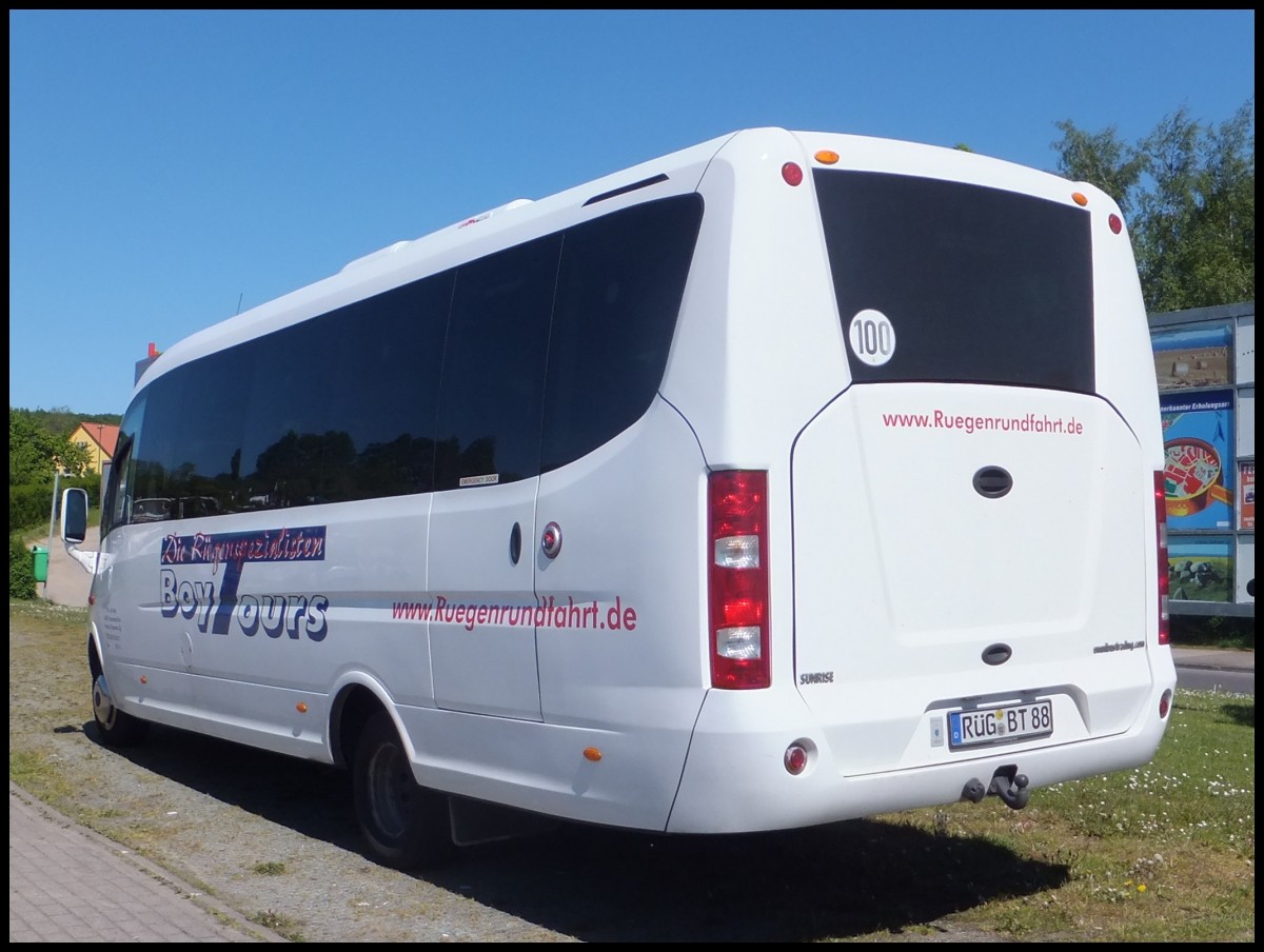 Iveco Sunrise von BoyTours aus Deutschland in Sassnitz.