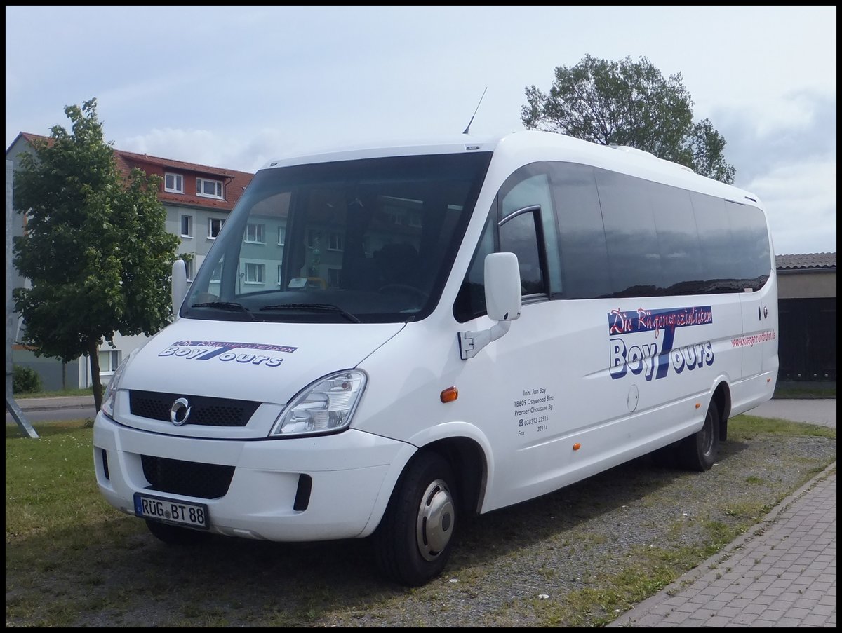 Iveco Sunrise von BoyTours aus Deutschland in Sassnitz. 