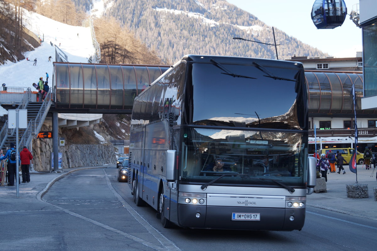 Kennzeichen: IM-OVG17 (A)
Bustyp: Van Hool Doppeldecker
Ort: Sölden/Ötztal
Land: Österreich
Datum: 24.03.2018

Bus der Ötztaler Verkehrsgesellschaft (OVG) unterwegs bei der Gaislachkogelbahn.