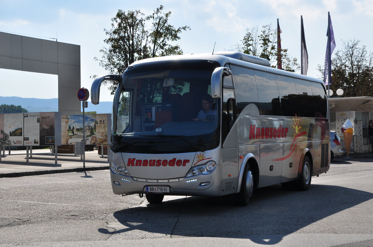 King Long von Knauseder Reisen aus sterreich in Krems gesehen.