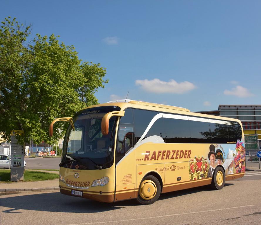 King Long von Raferzeder Reisen aus sterreich im Mai 2018 in Krems.