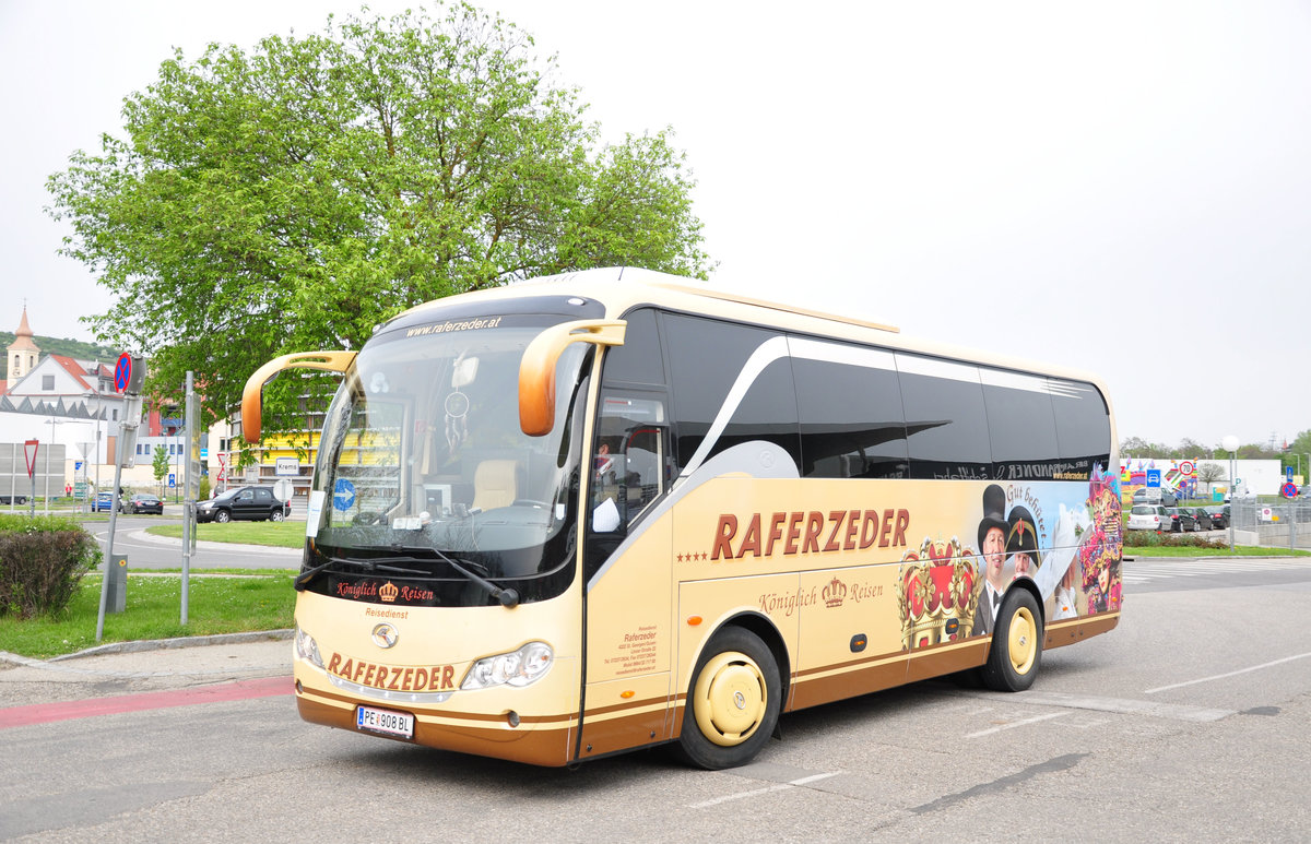 King Long vom Reisedienst Raferzeder aus bersterreich in Krems gesehen.