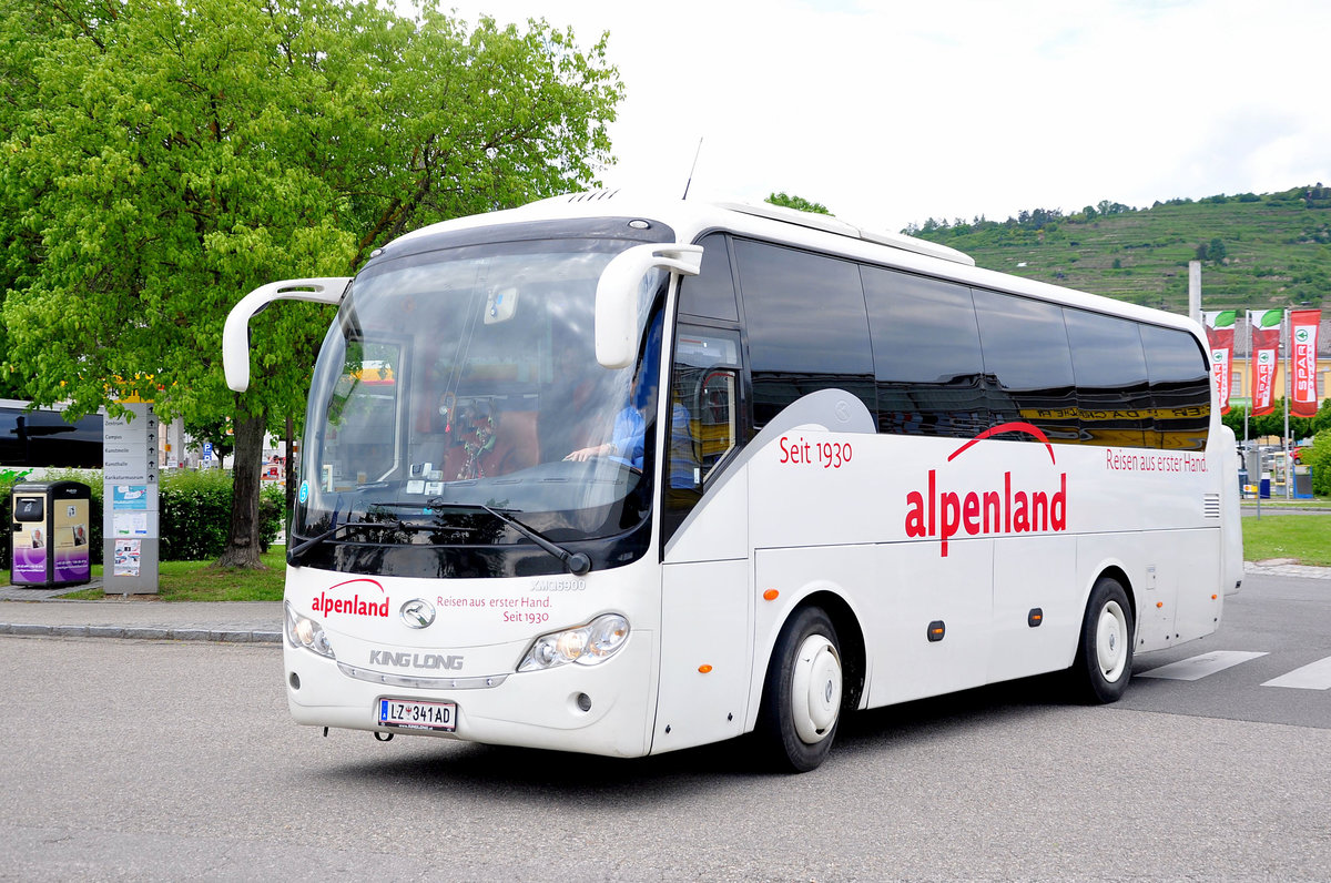 King Long XMQ6900 von Alpenland Reisen aus sterreich in Krems.