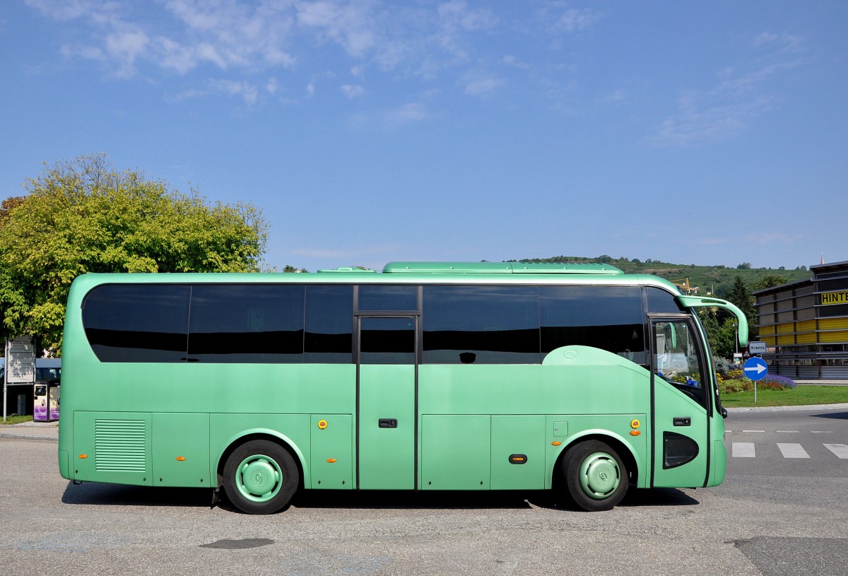 KING LONG XMQ6900 aus sterreich im August 2013 in Krems gesehen.