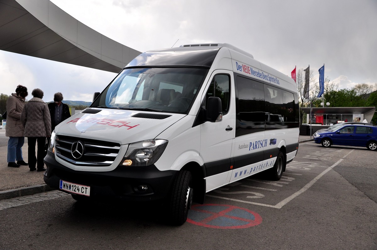 Kleinbus MB Sprinter 519 Bluetec von Partsch Reisen aus sterreich am 18.4.2015 in Krems.