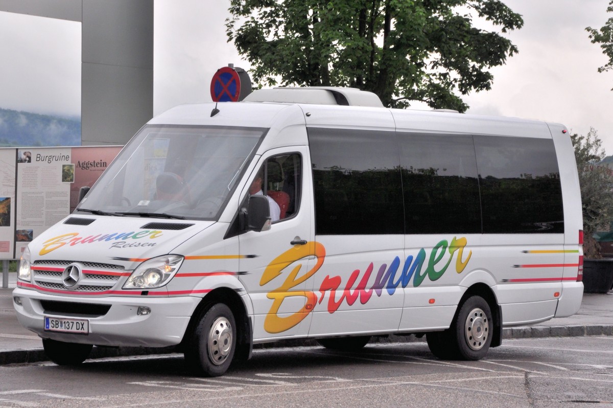 Kleinbus Mercedes Benz Sprinter von Brunner Reisen aus sterreich am 17.Mai 2014 in Krems gesehen.