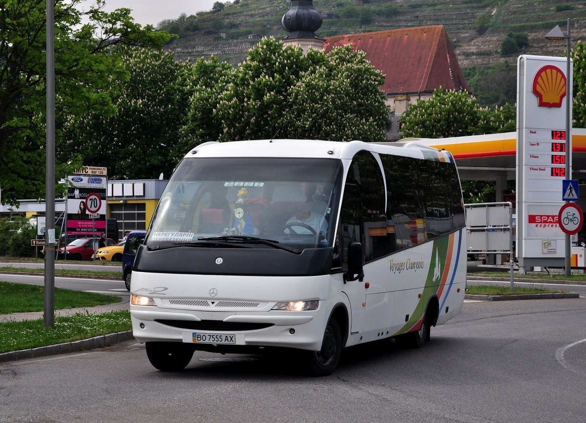 Kleinbus Mercedes Mago2 aus UA am 5.5.2015 in Krems.