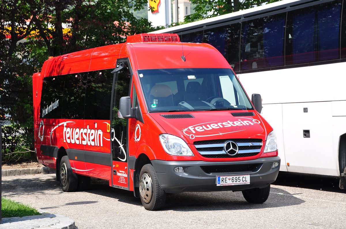 Kleinbus Mercedes Sprinter von Feuerstein aus sterreich in Krems gesehen.